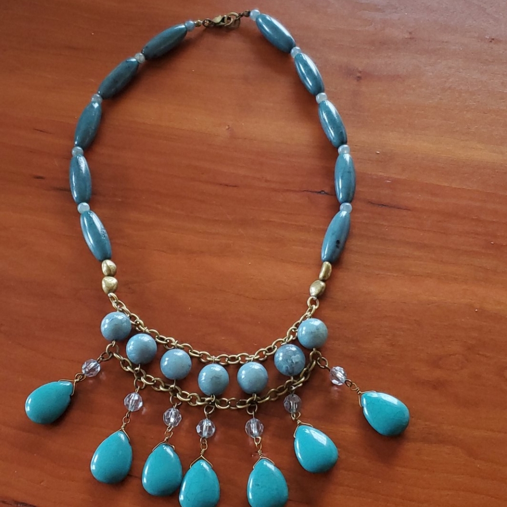 Last chance...Necklace, jade color, great design